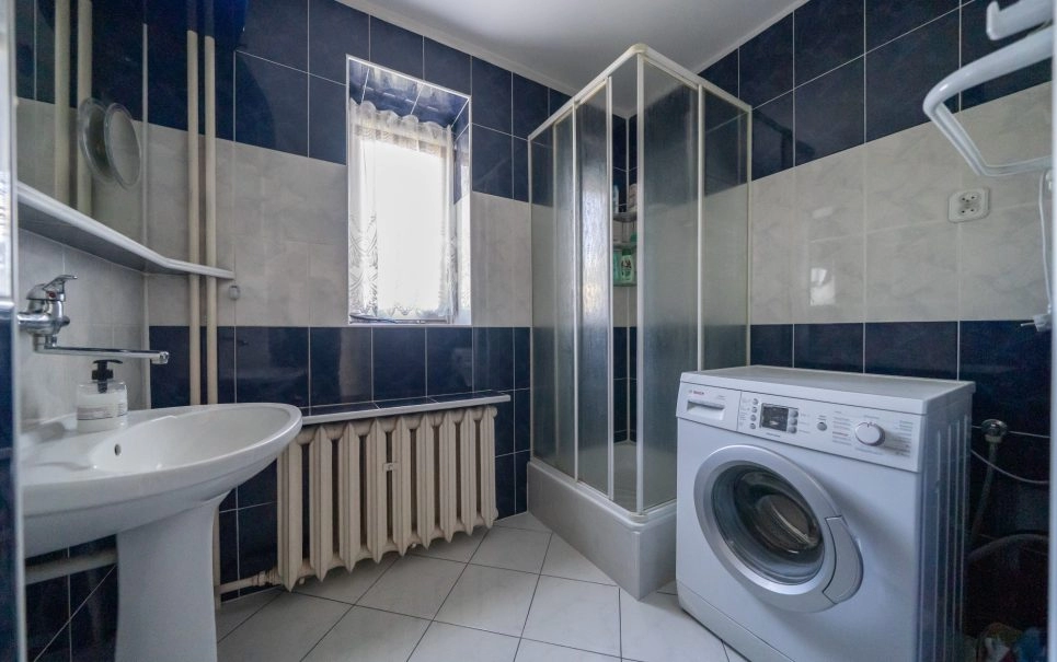 Dom wolnostojący z garażem