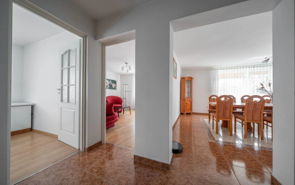 Dom wolnostojący z garażem