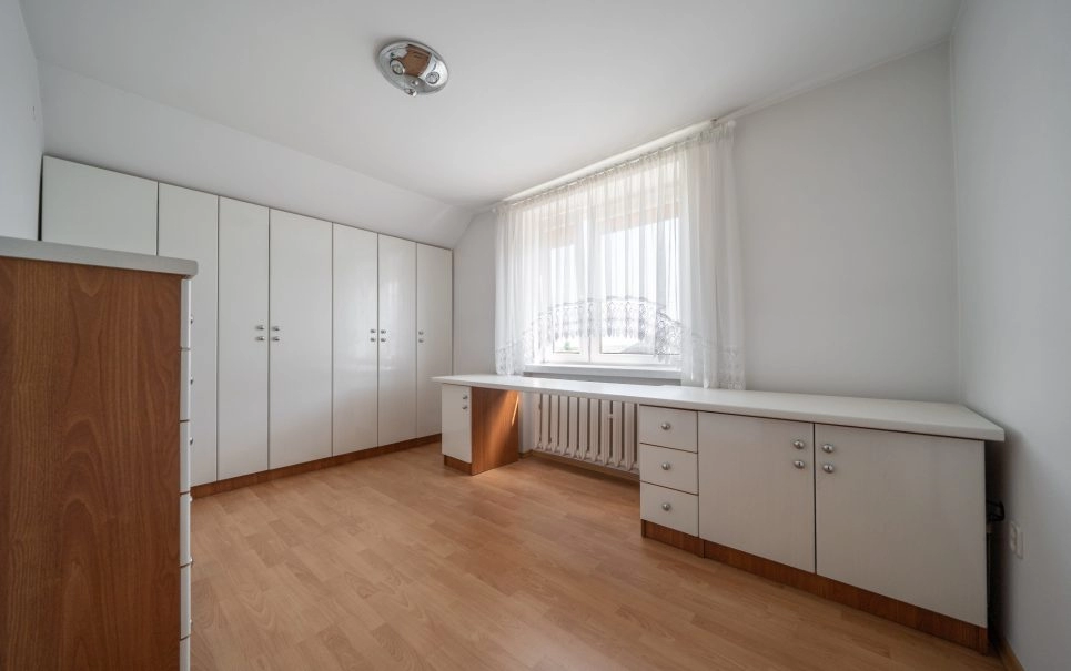 Dom wolnostojący z garażem