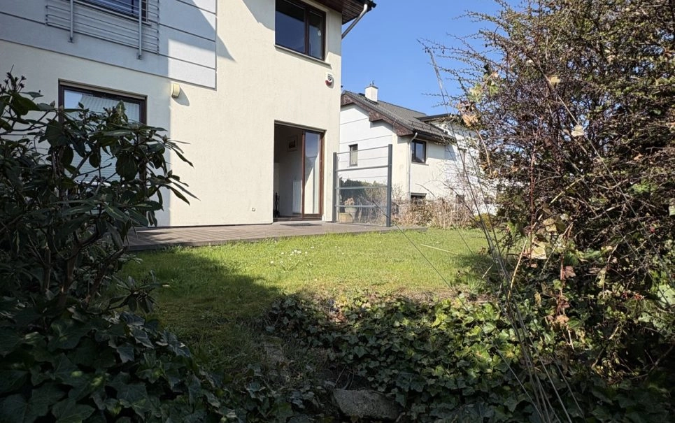 Luksusowy ,narożny dom szeregowy + 110 m2 ogrodu!