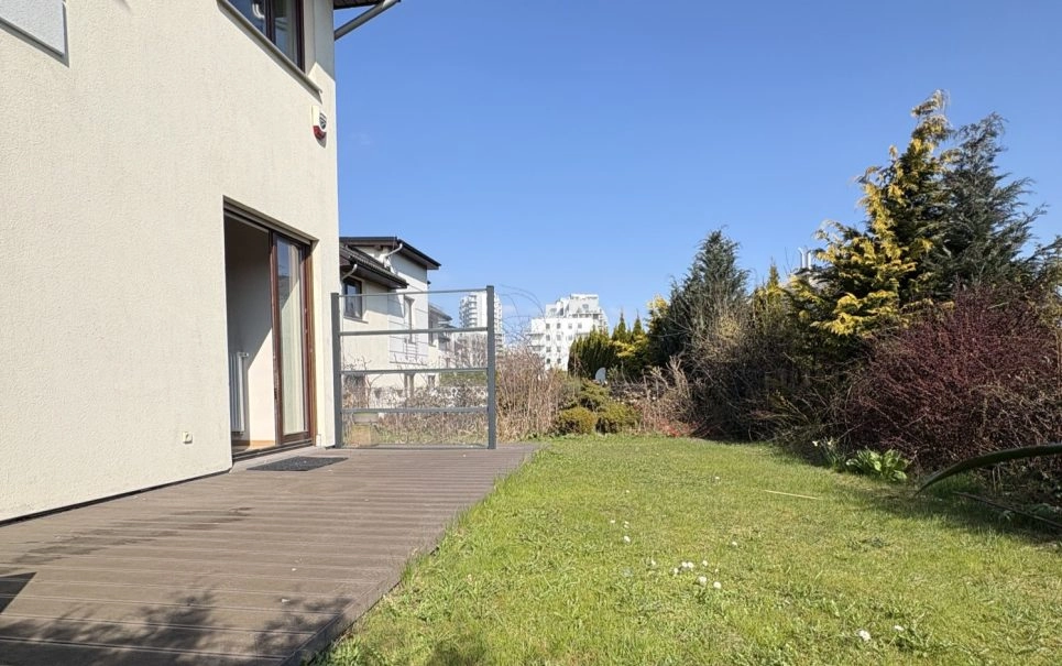 Luksusowy ,narożny dom szeregowy + 110 m2 ogrodu!